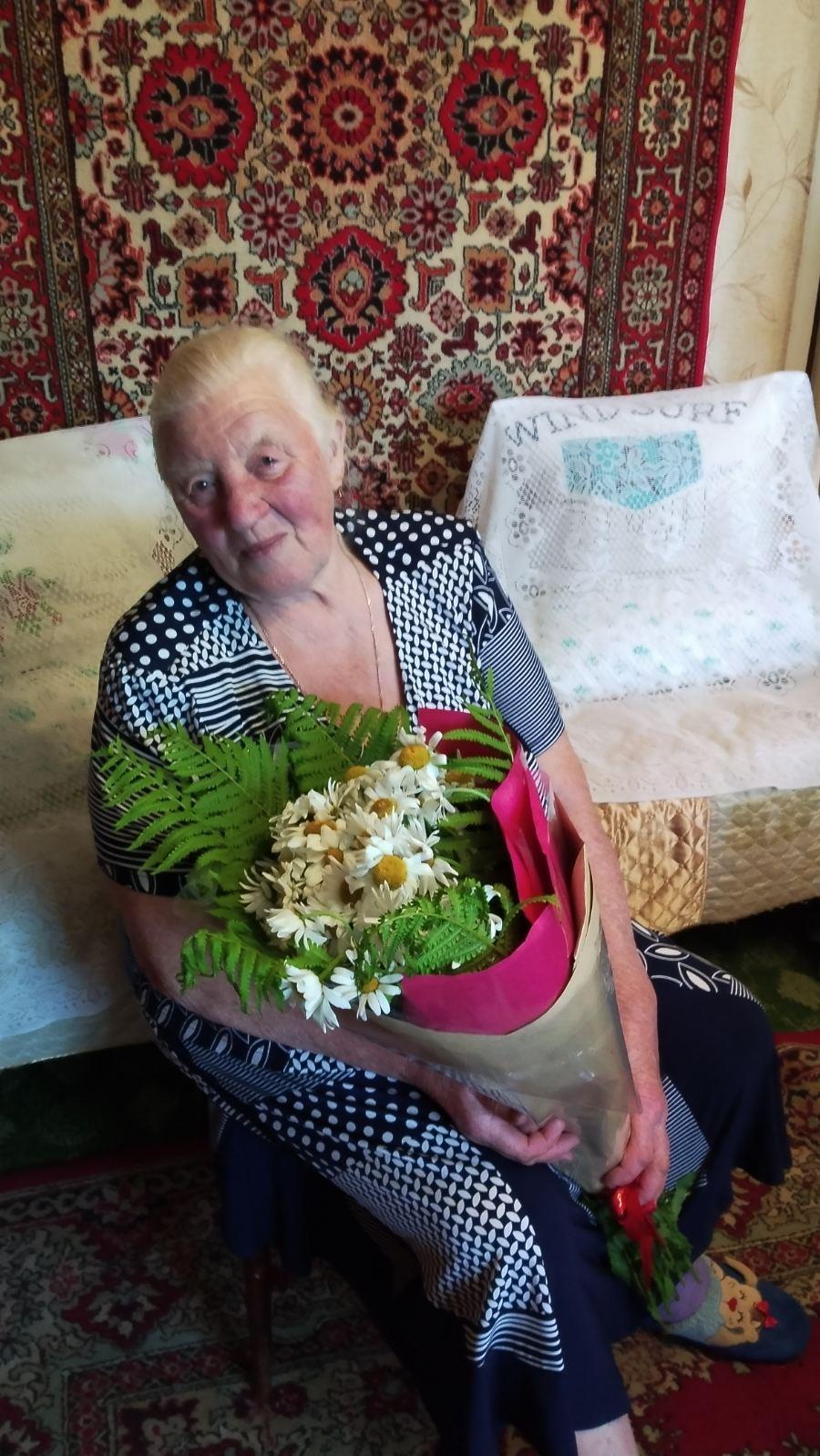 Поздравление получателя социальных услуг с 80-летием