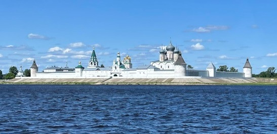 ПРАЗДНИЧНАЯ ПОЕЗДКА НА ТЕПЛОХОДЕ