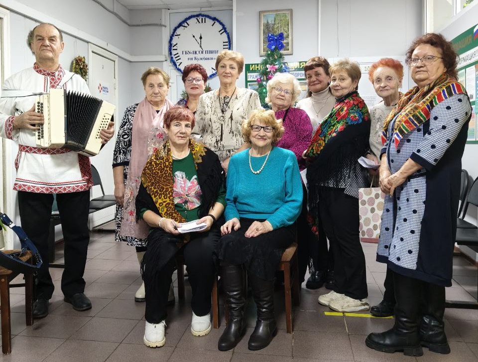 Русская частушка, как на Руси, так и сейчас пользуется большой популярностью. Всего четыре лаконичные строчки, а сколько смысла, мудрости и народного юмора…