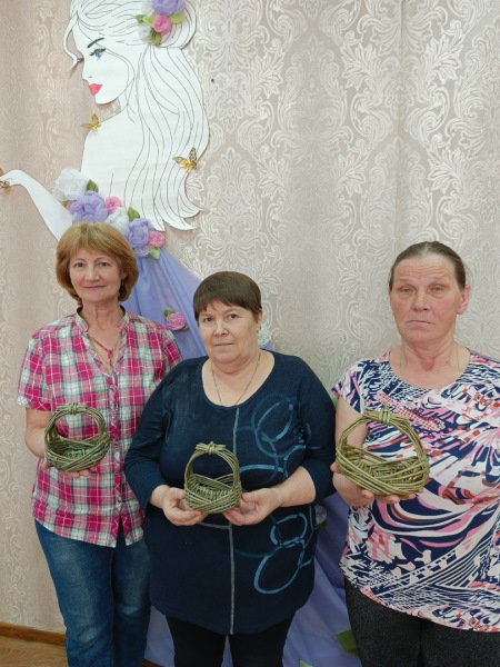 Корзина из бумажной лозы.