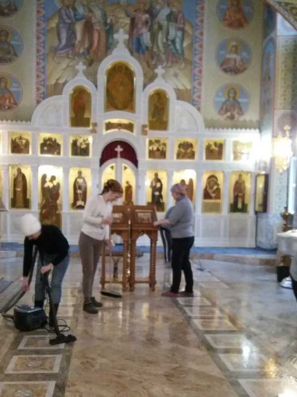 Уборка Храма в честь иконы Казанской Божьей Матери