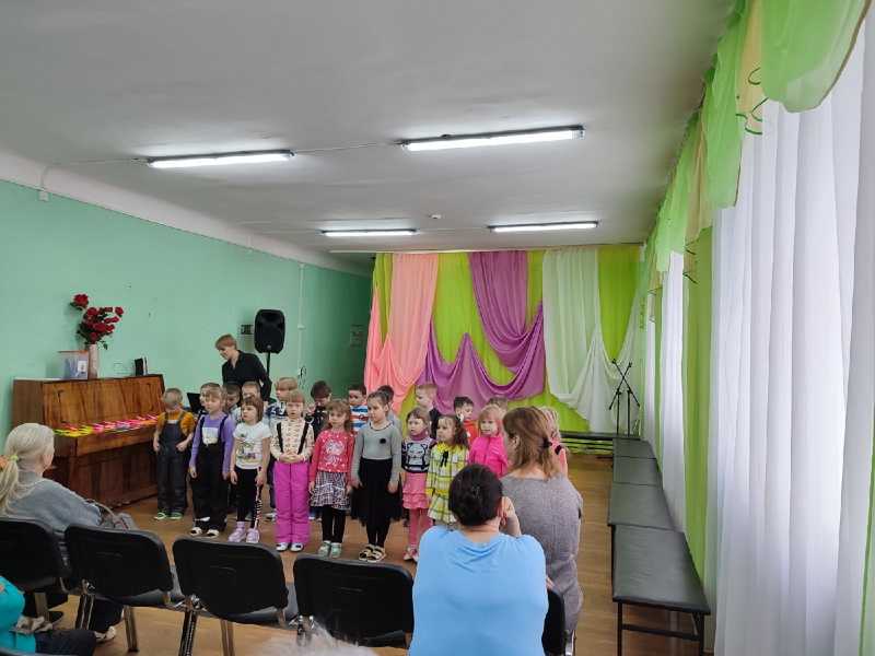 Выступление детей из детского «Ручеек»
