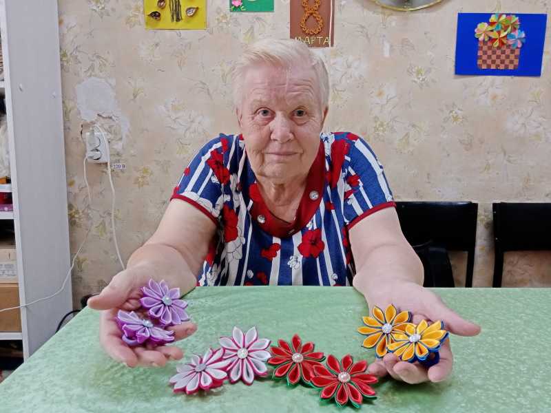 Занятие по изготовлению бантиков «Астры» в ОДП.