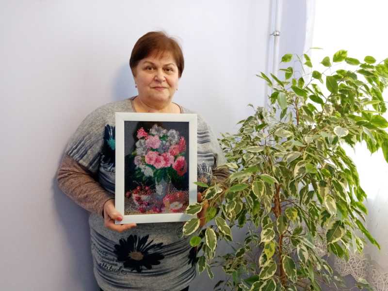 Занятие по изготовлению алмазной вышивки «Букет цветов» в ОДП.