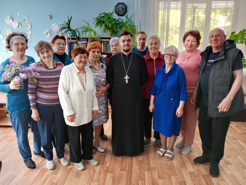 Встреча отдыхающих отделения дневного пребывания с отцом Романом.