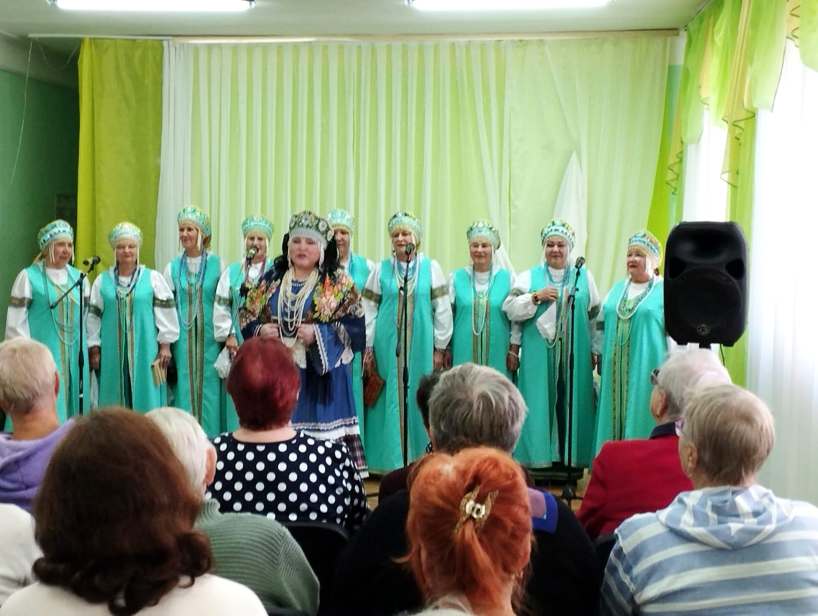 Творческий вечер ко Дню пожилого человека «Никогда не старейте душой»