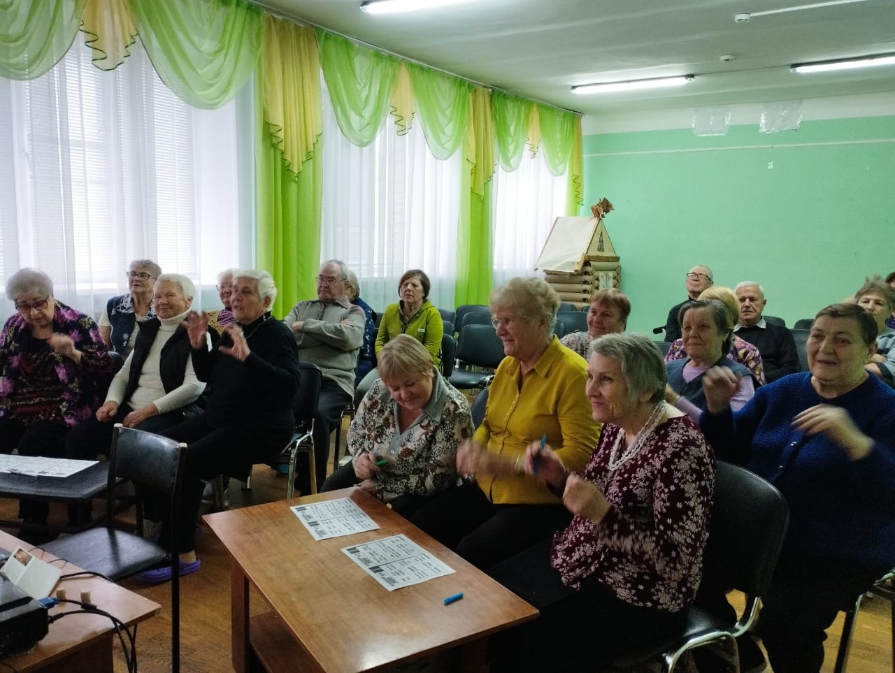 Отдыхающие отделения дневного пребывания сыграли в МУЗЫКАЛЬНОЕ ЛОТО!