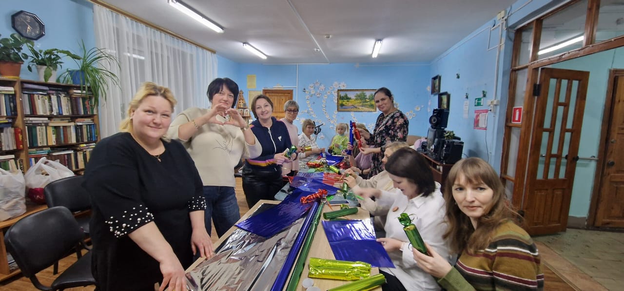 Новогоднее украшение для Комплексного центра совместно с фондом