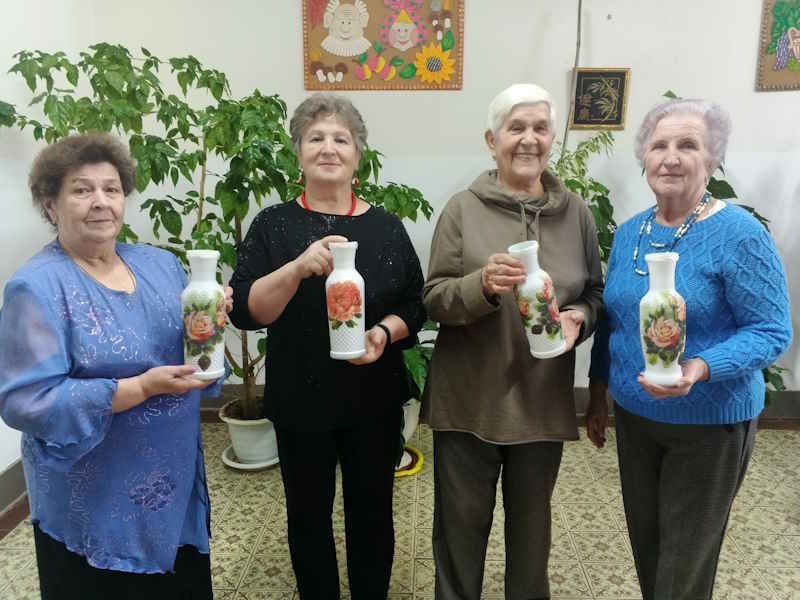 Вазы из бросового материала