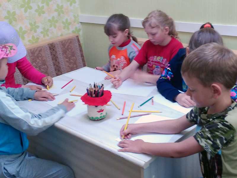Посетители детского лагеря приняли участие в арт-терапии