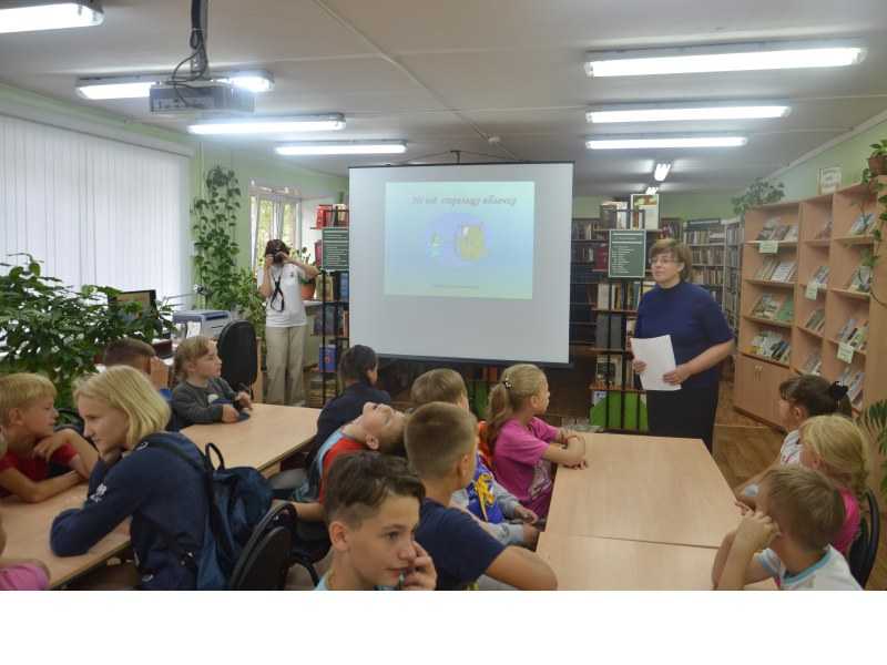 Познавательная игра «Не все стрельцу яблочко» в библиотеке 